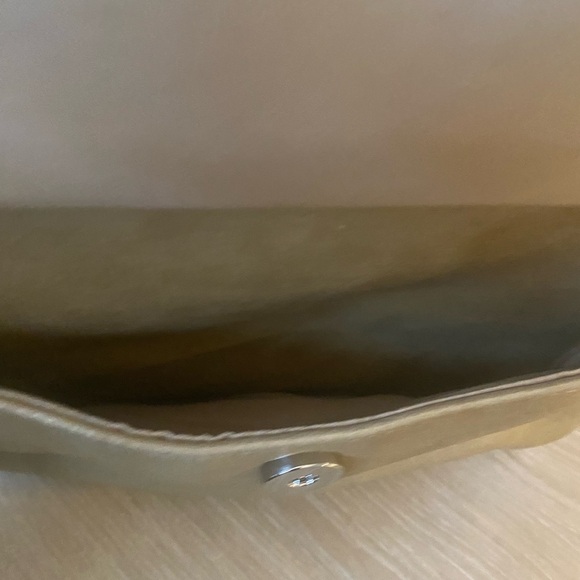 Vintage gold bag with long strap. - Picture 7 of 7